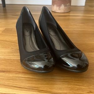 Lifestride comfort flex wedge shoe, size 6.5, black. Never worn.